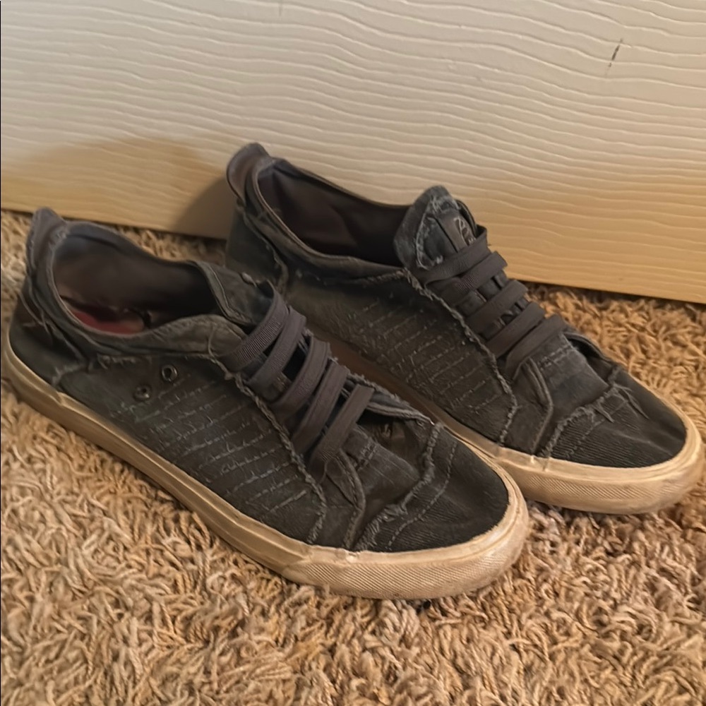 Blowfish Dark Gray Shoes with elastic band and pink bottoms